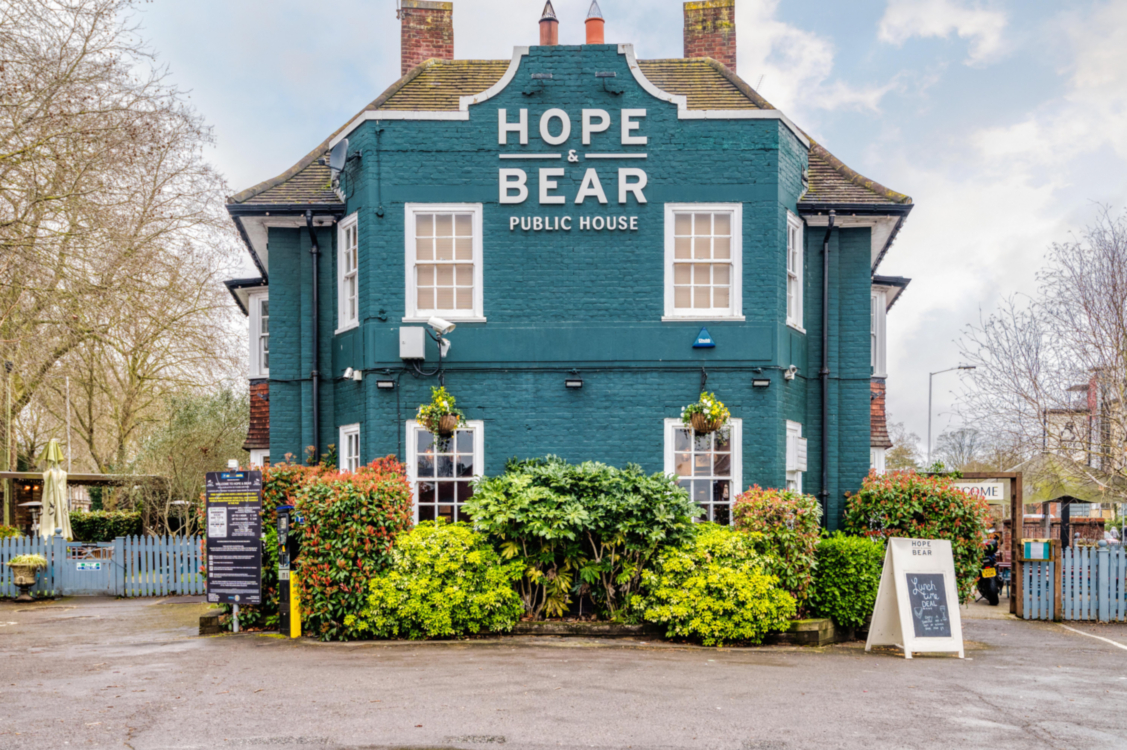 the-fascinating-origins-of-british-pub-names